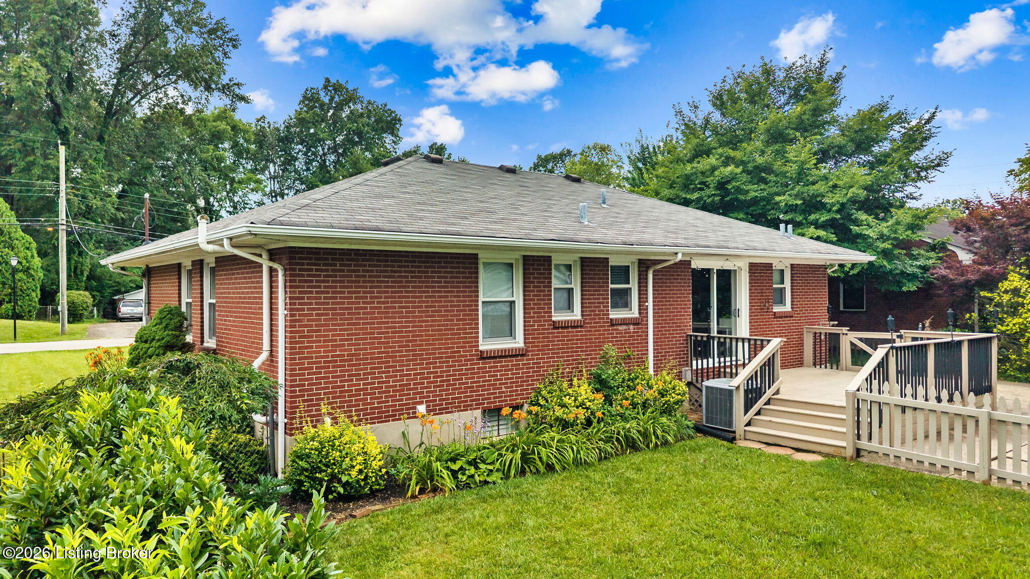 519 Leyton Ave