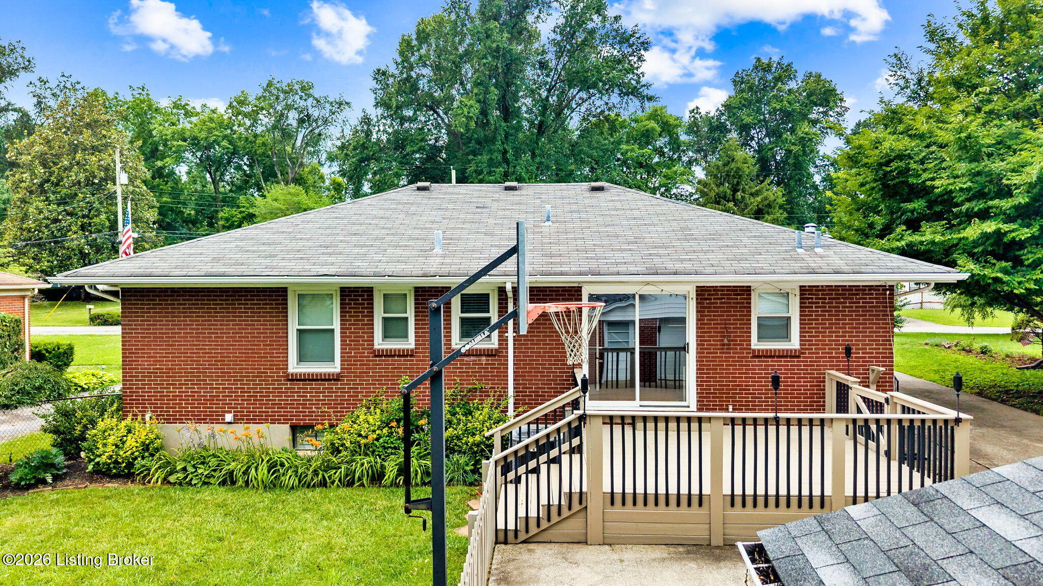 519 Leyton Ave