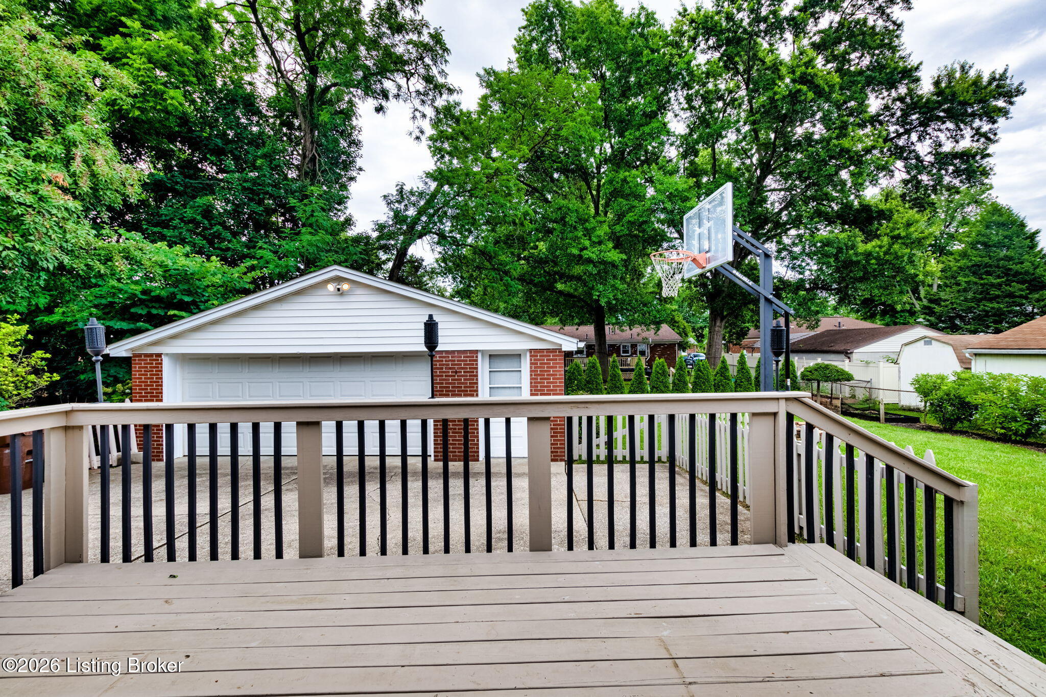 519 Leyton Ave