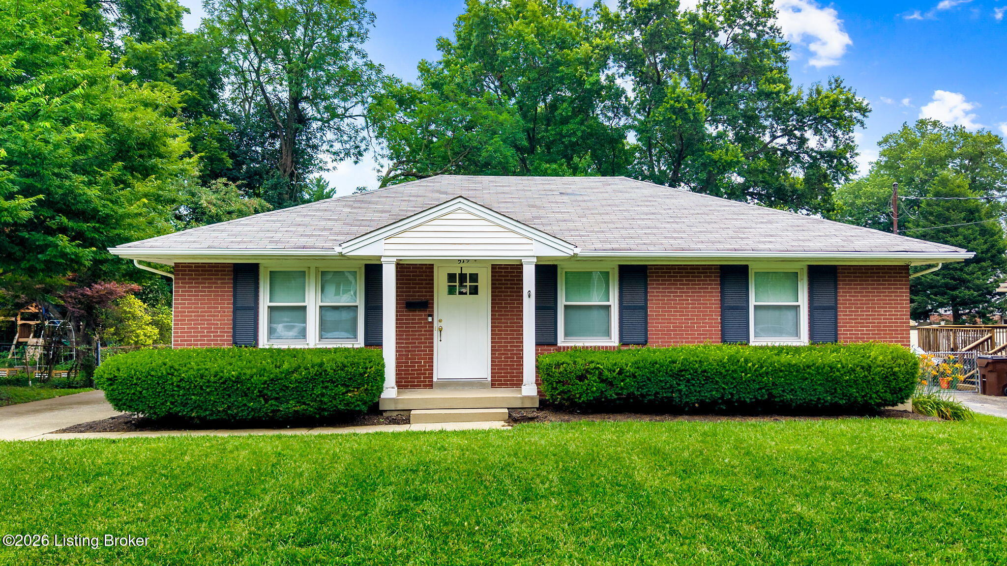 519 Leyton Ave