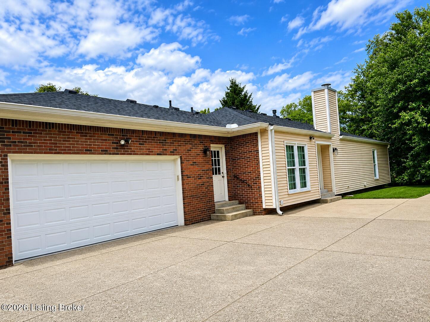 8909 Blossom Ln