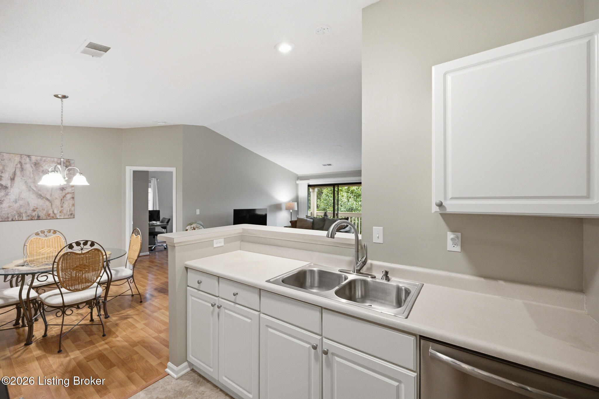 8401 Ambrosse Ln 207