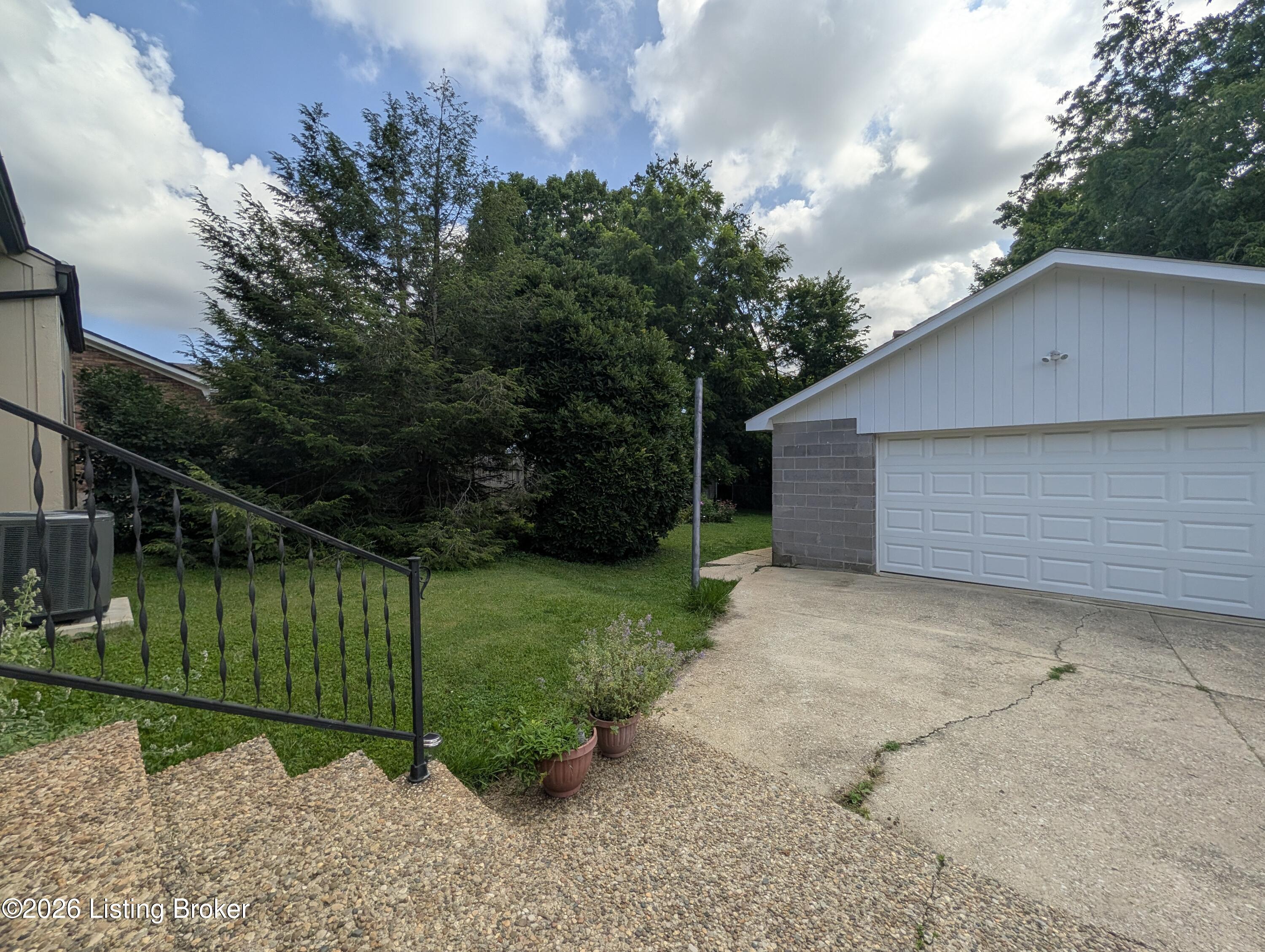 2003 Millgate Rd