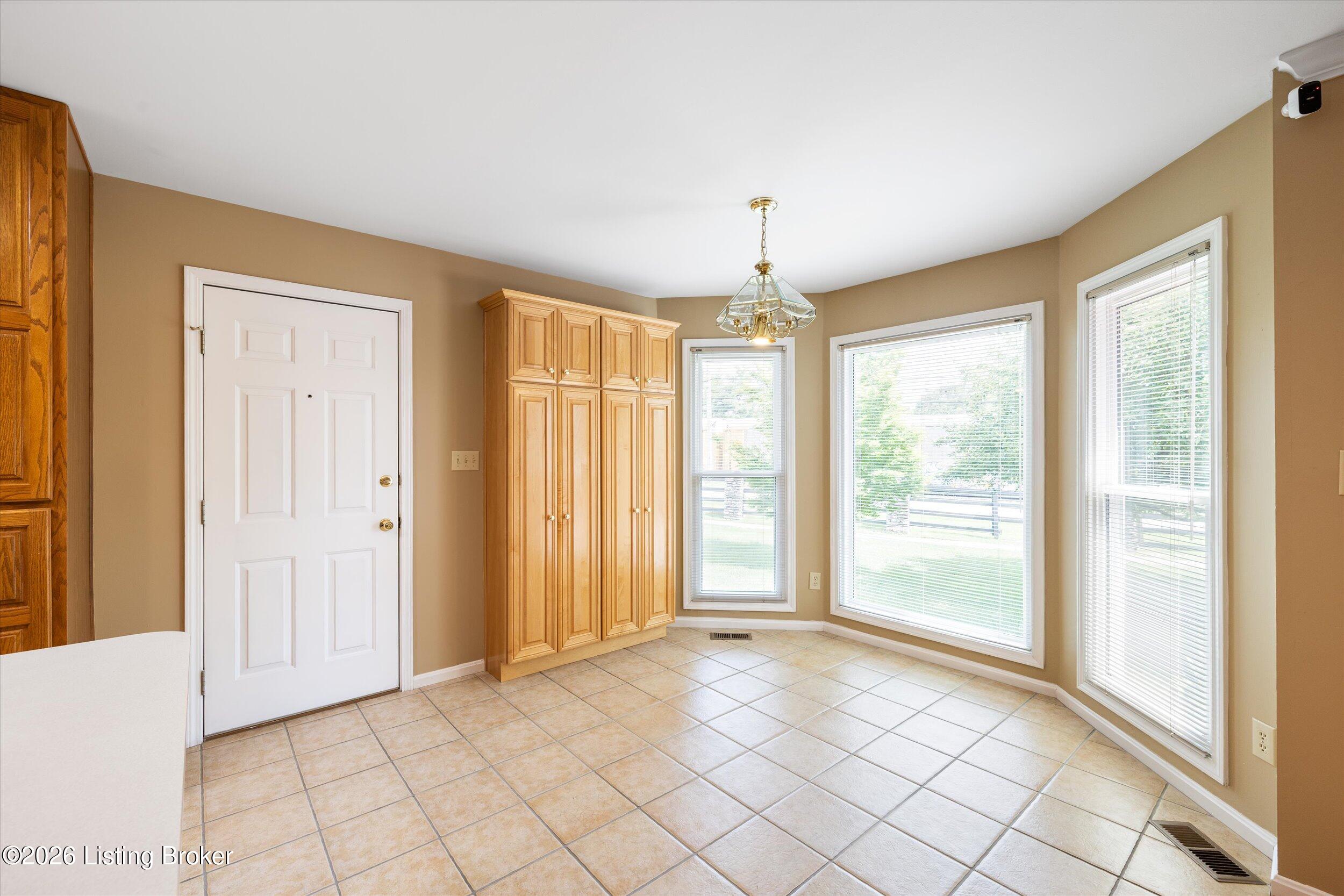 8702 Valeridge Ct