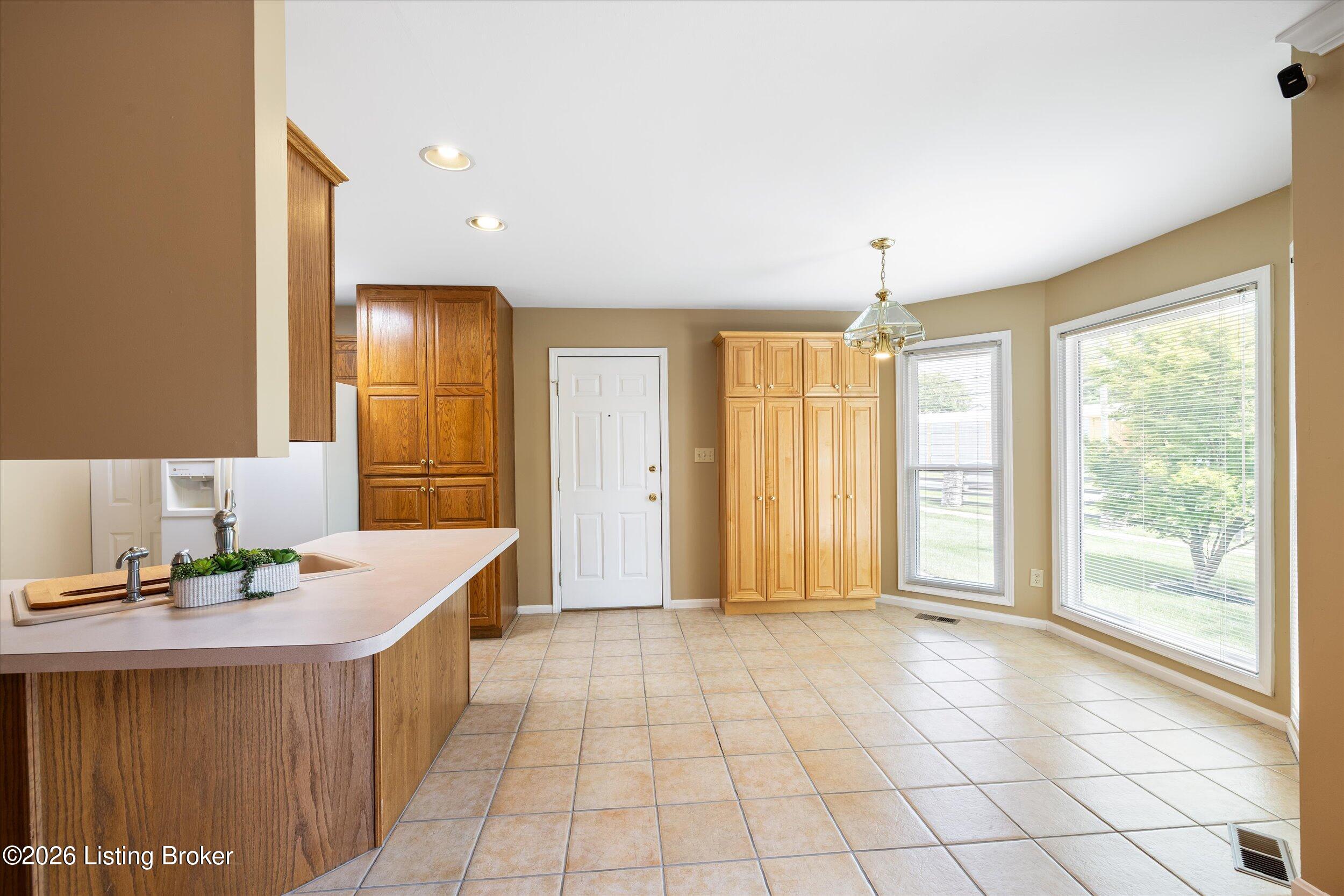 8702 Valeridge Ct