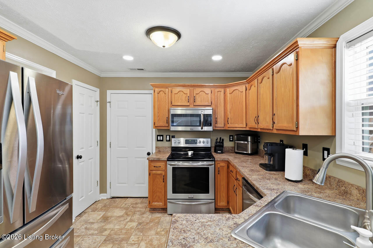 537 Shady Glen Cir