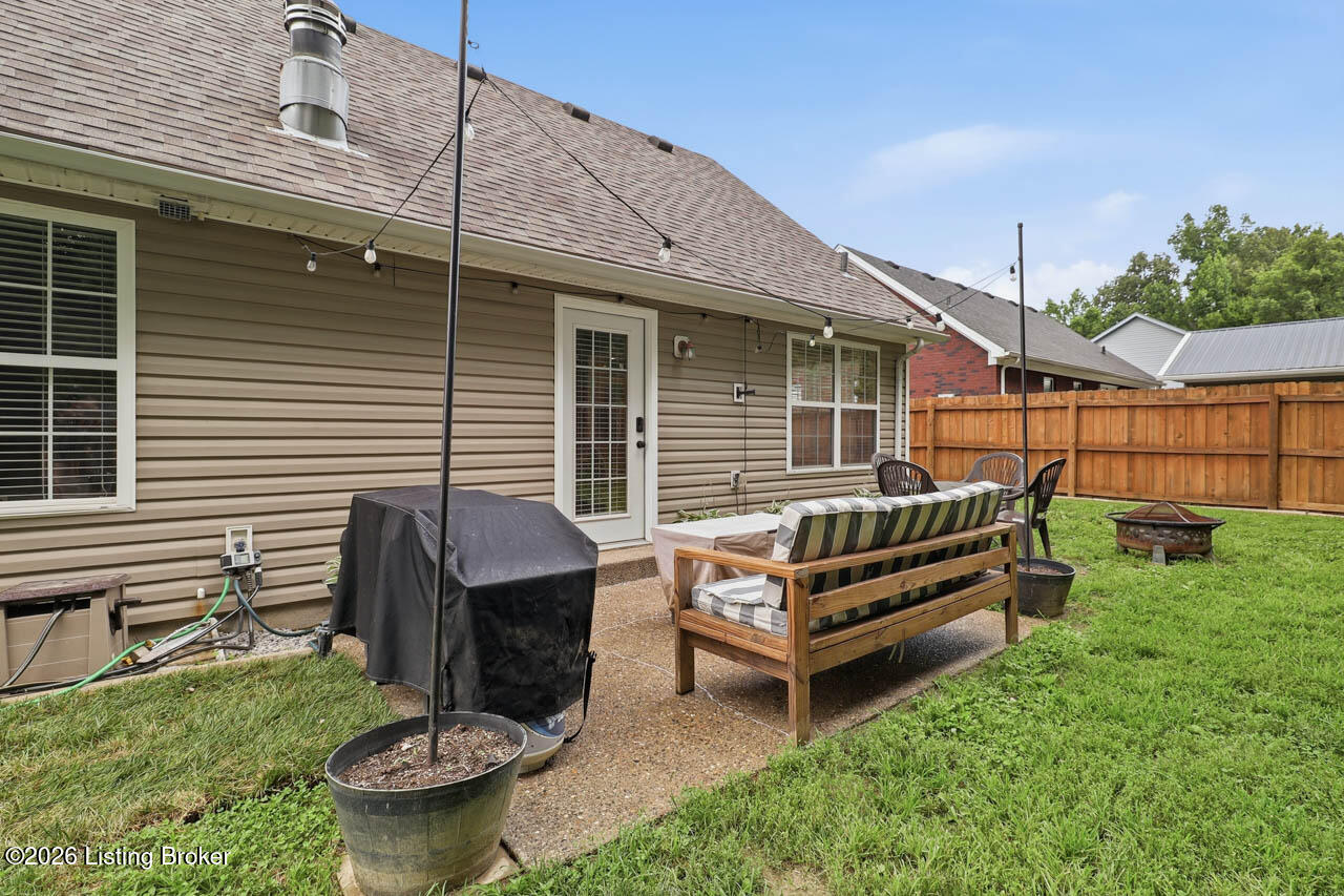 537 Shady Glen Cir