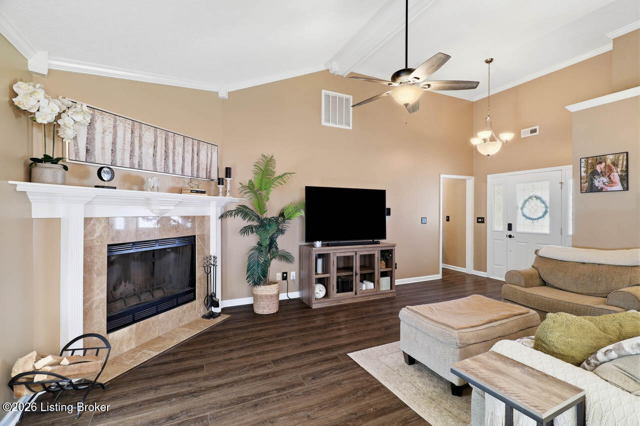 537 Shady Glen Cir