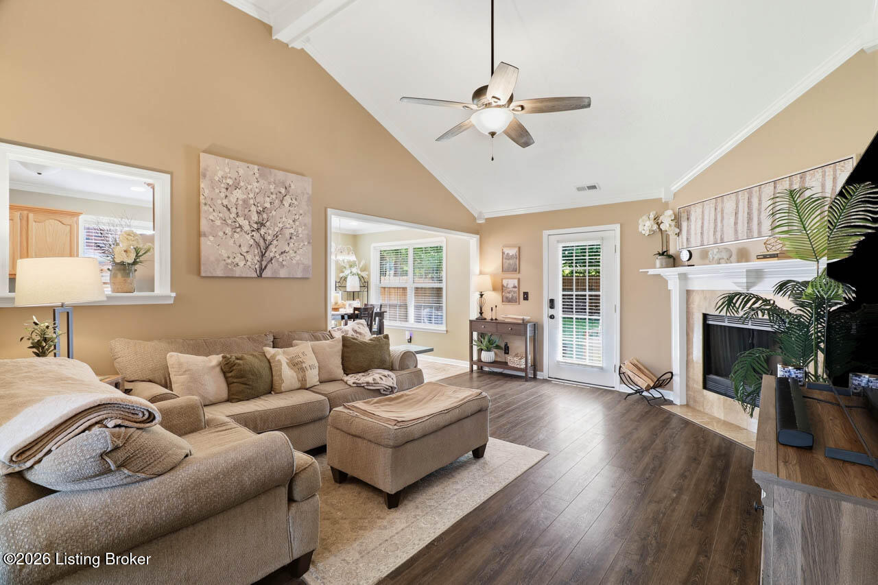 537 Shady Glen Cir