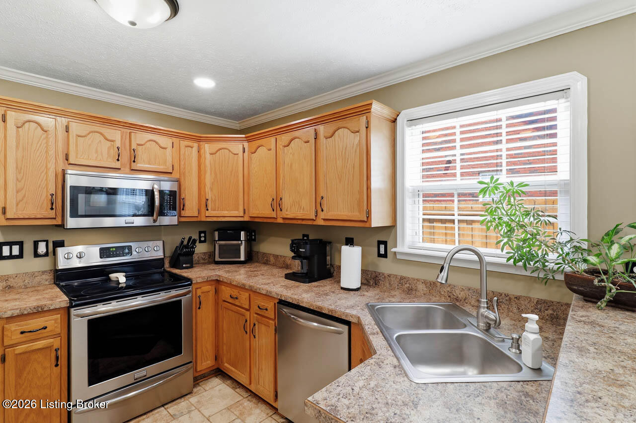 537 Shady Glen Cir