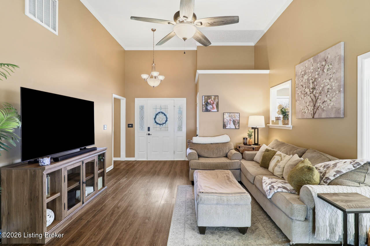 537 Shady Glen Cir