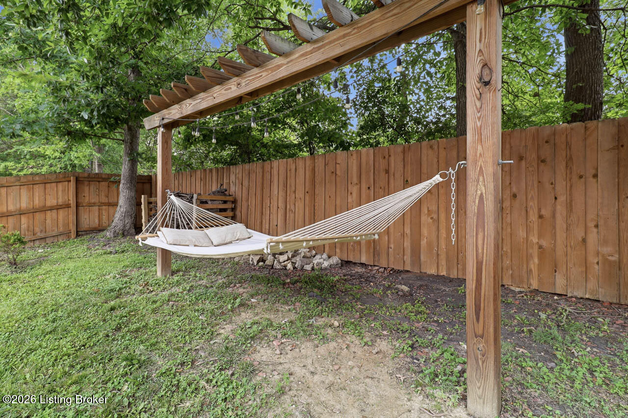 537 Shady Glen Cir