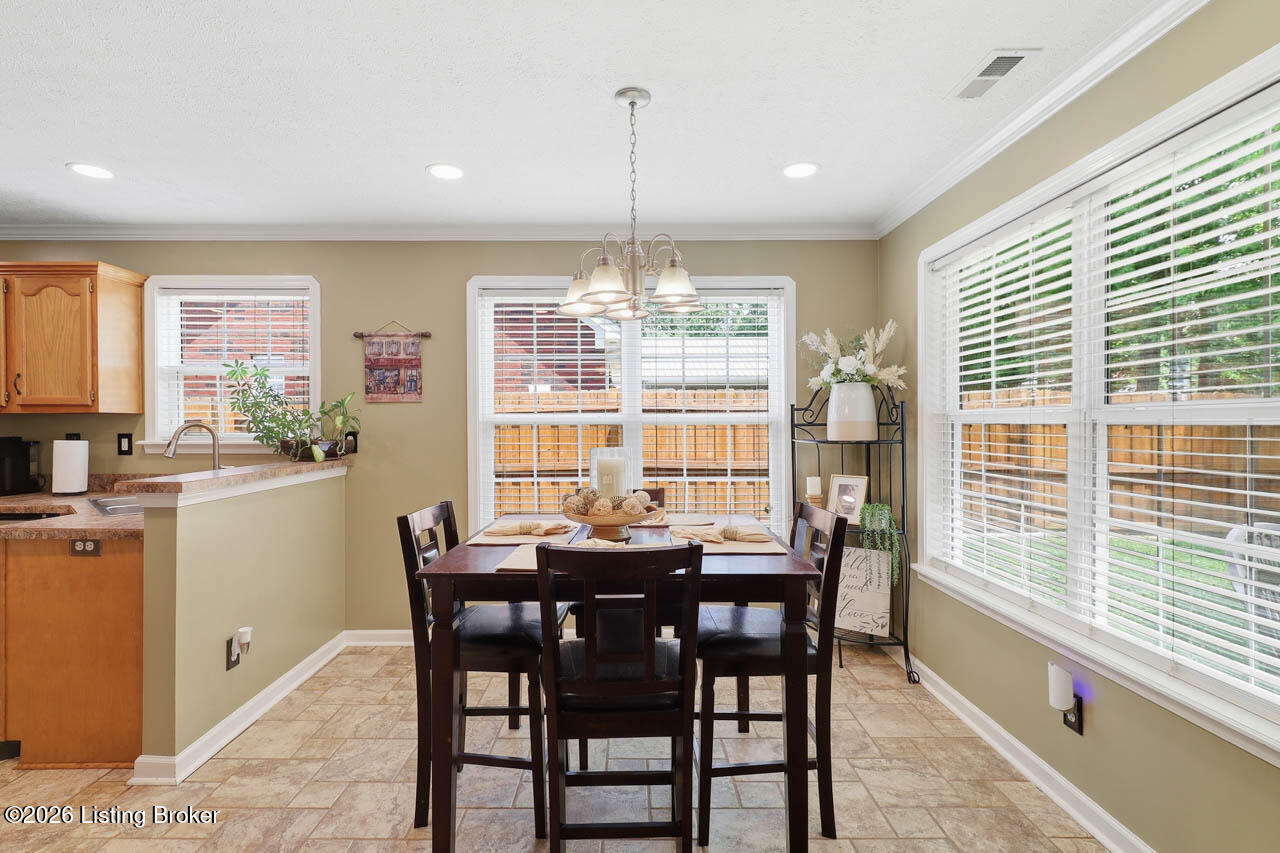 537 Shady Glen Cir