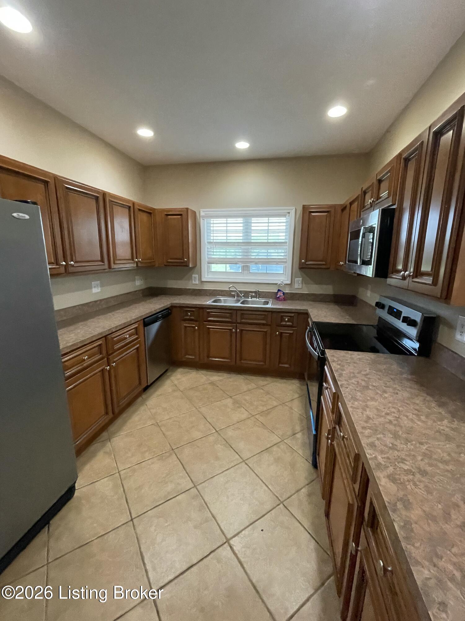 126 Crossing Ct 3