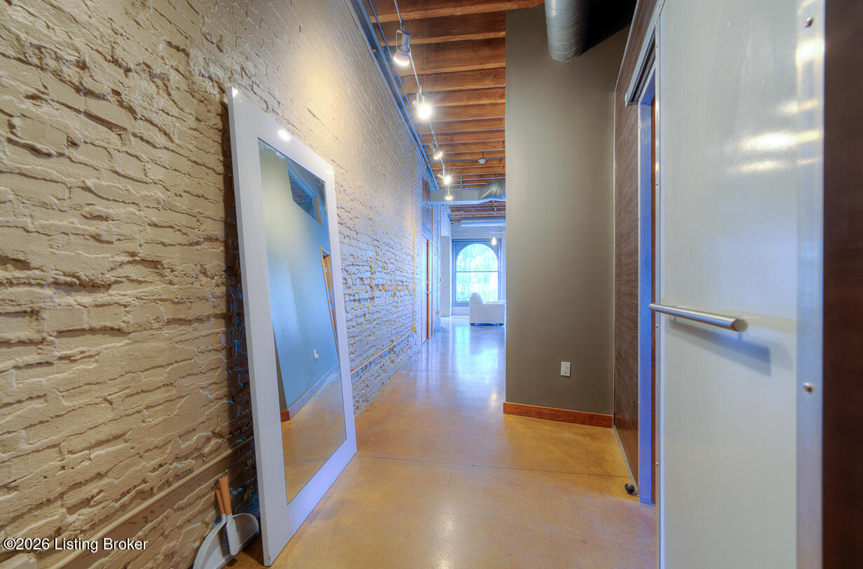 309 E Market St 313