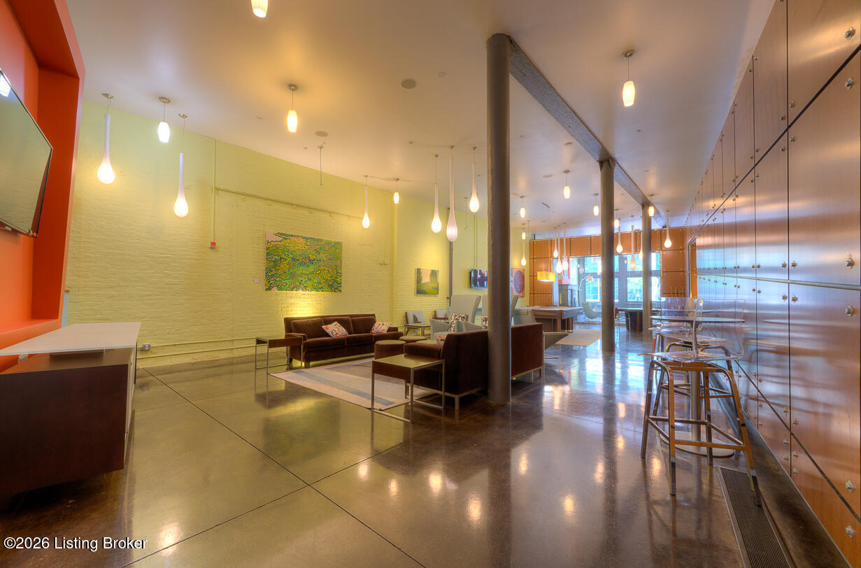 309 E Market St 313