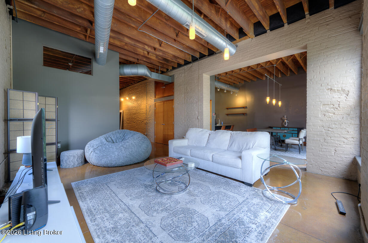 309 E Market St 313