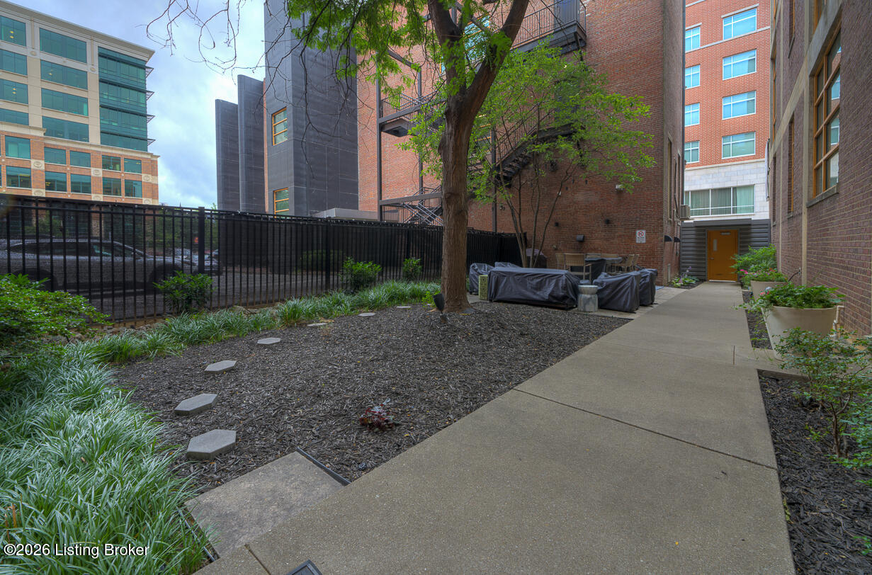 309 E Market St 313
