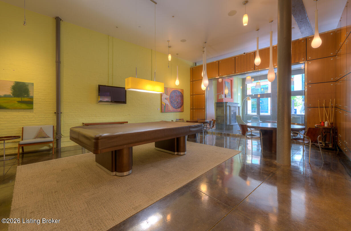 309 E Market St 313