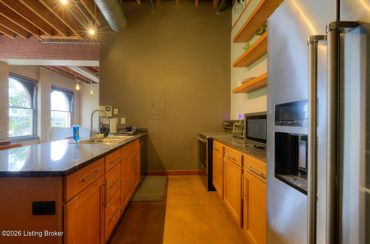 309 E Market St 313