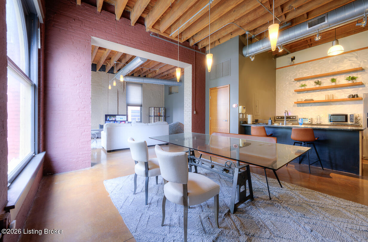 309 E Market St 313