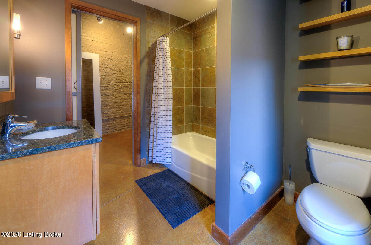 309 E Market St 313