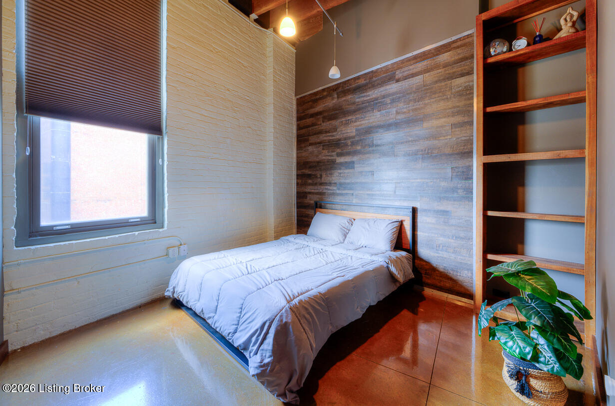 309 E Market St 313
