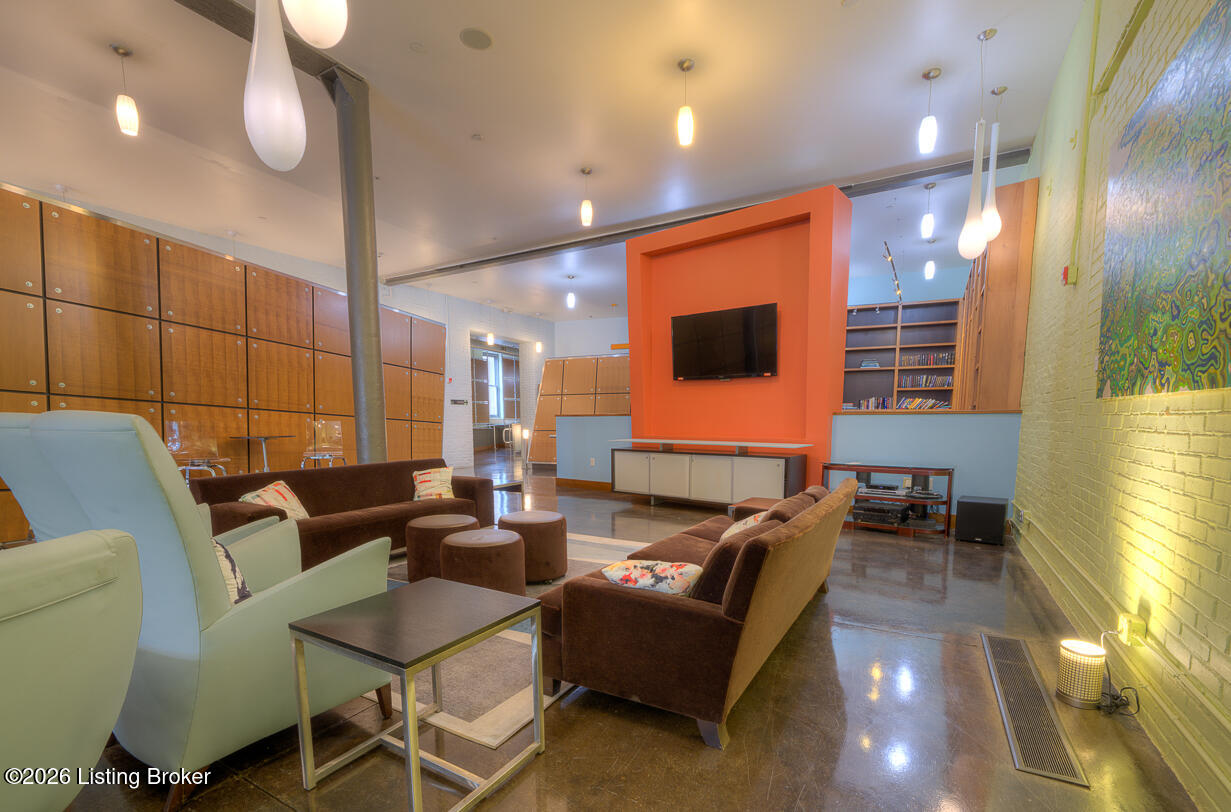 309 E Market St 313