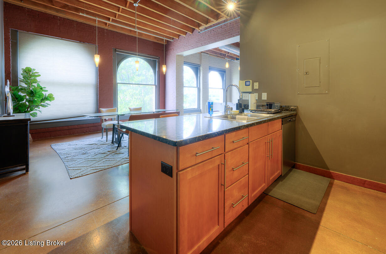 309 E Market St 313