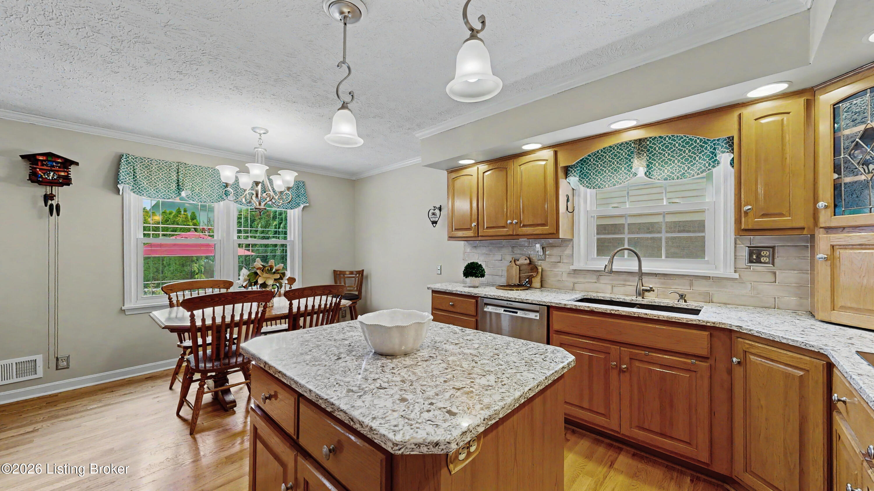 2611 Kennersley Dr