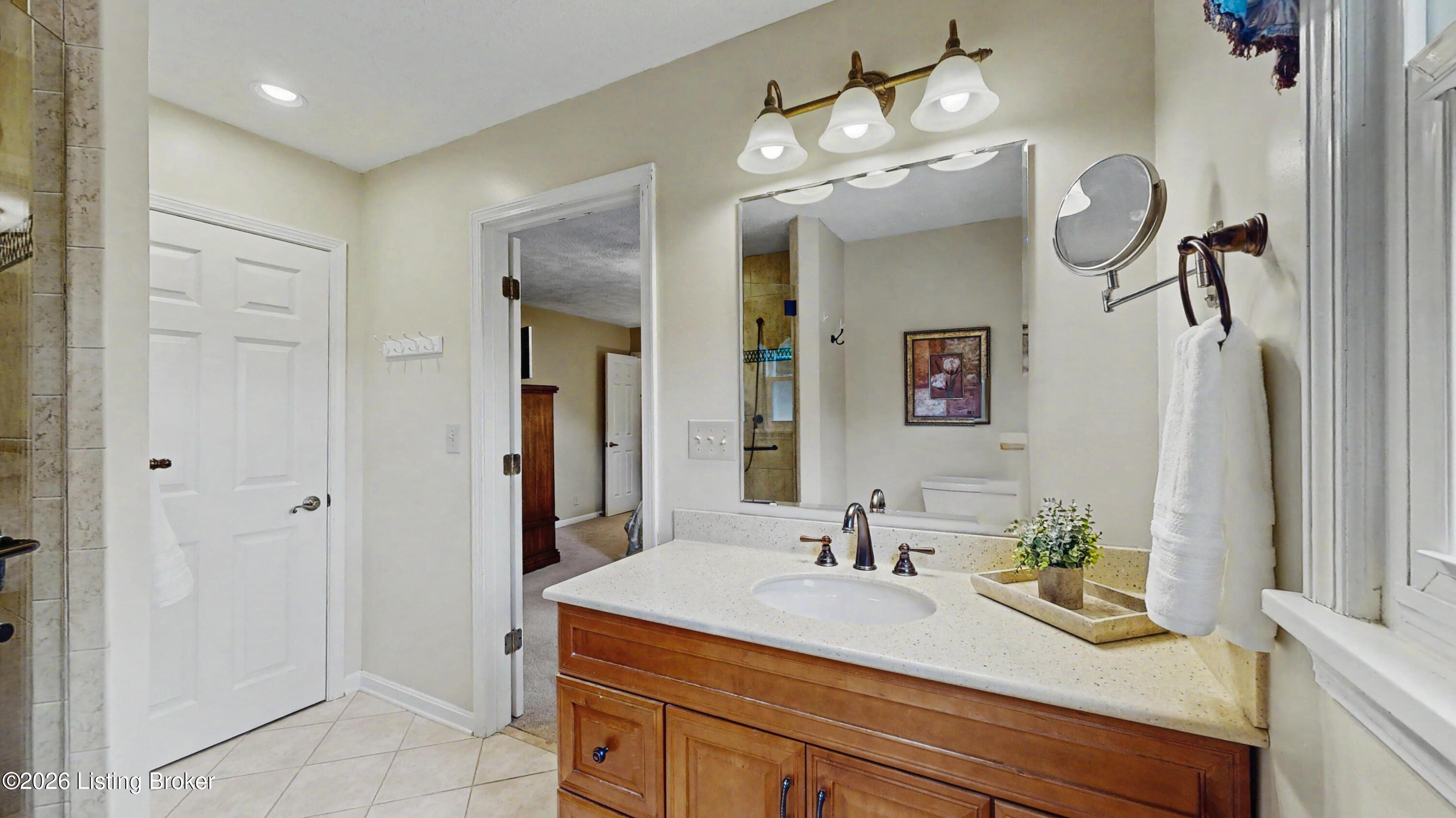 2611 Kennersley Dr