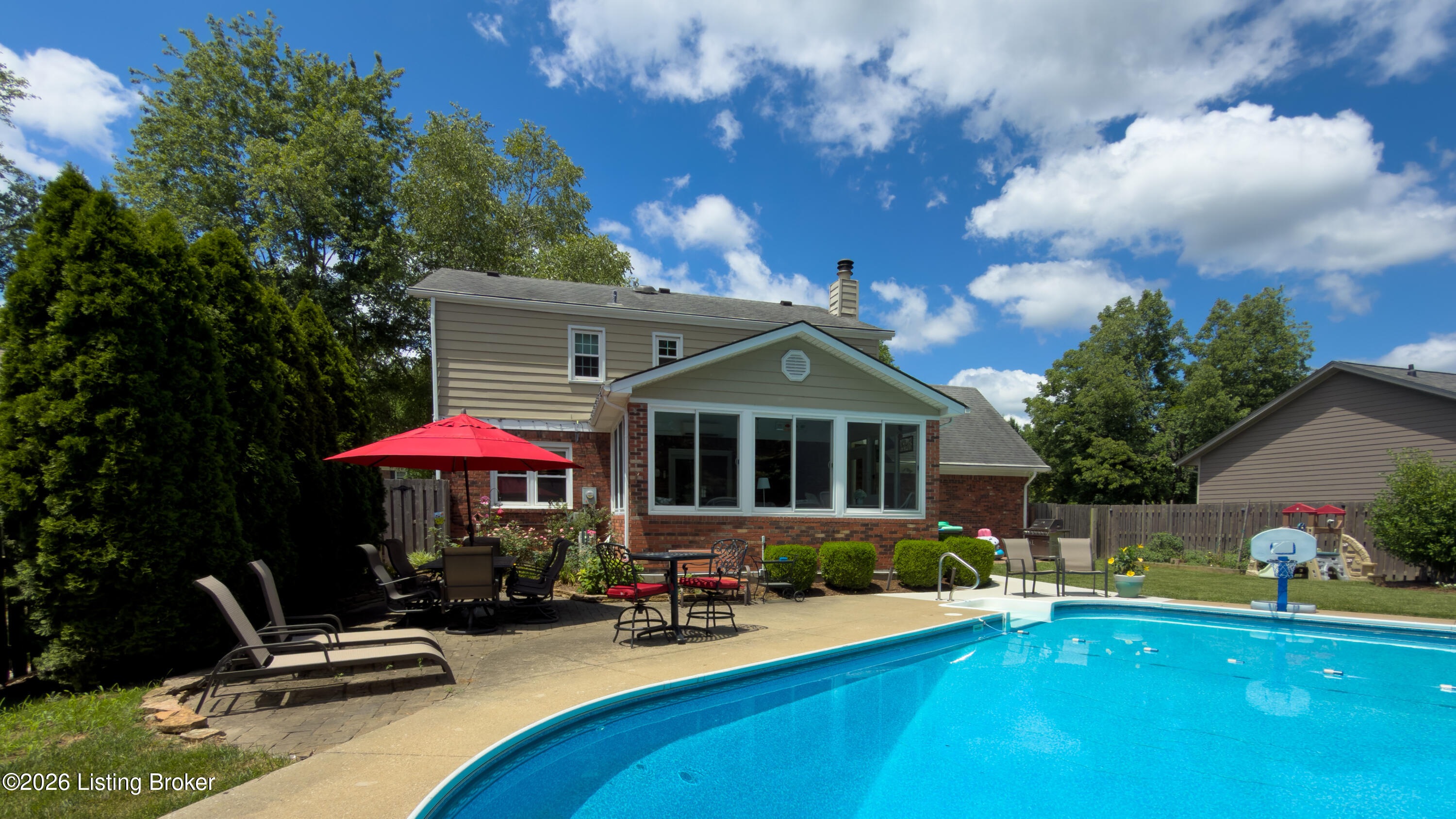 2611 Kennersley Dr