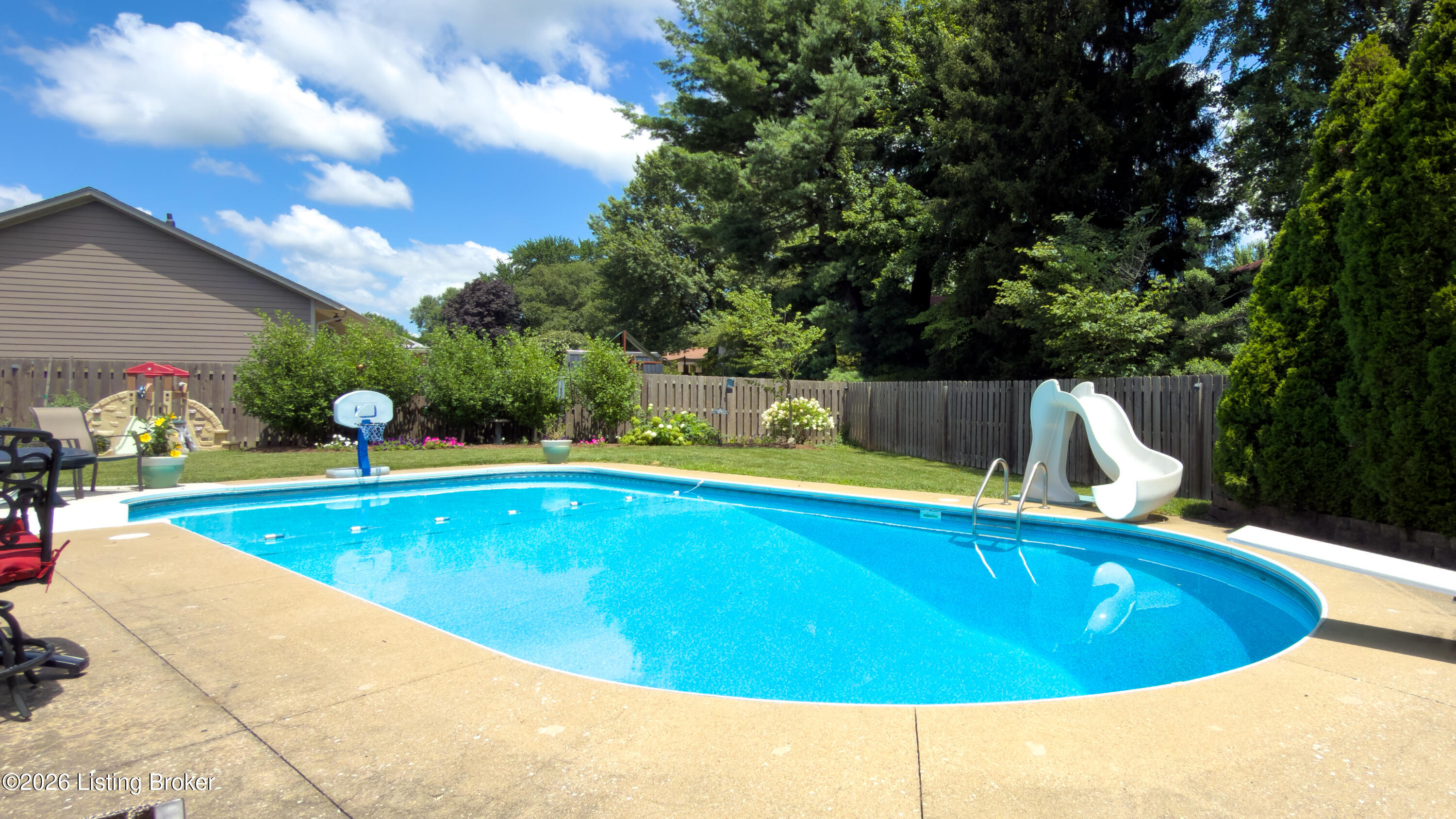 2611 Kennersley Dr