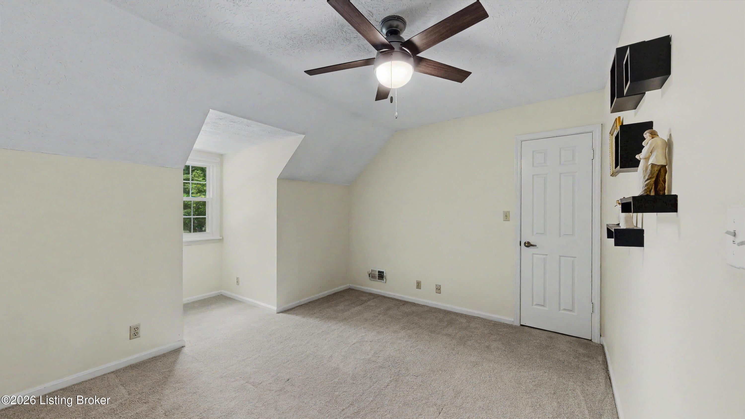 2611 Kennersley Dr