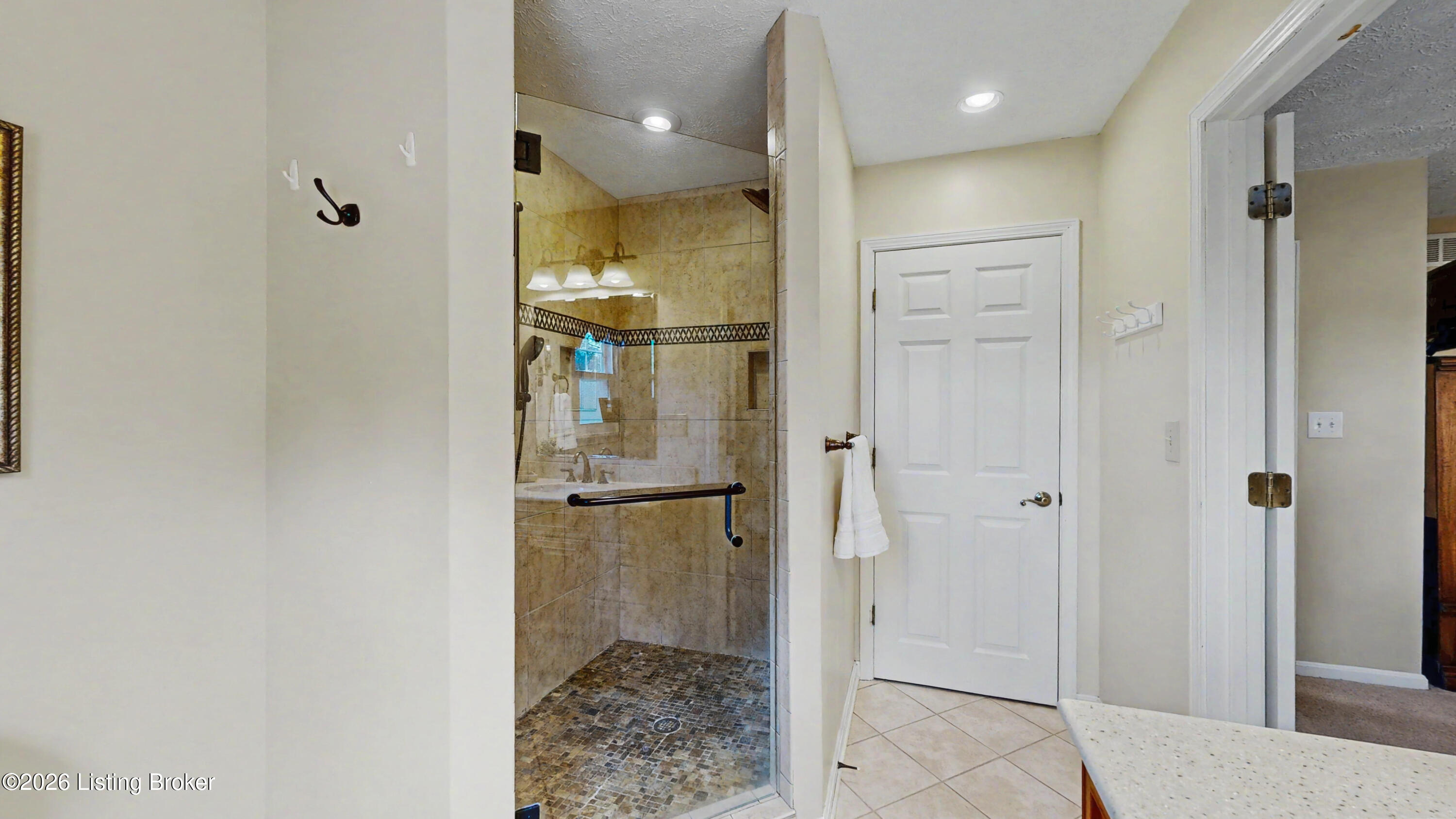2611 Kennersley Dr