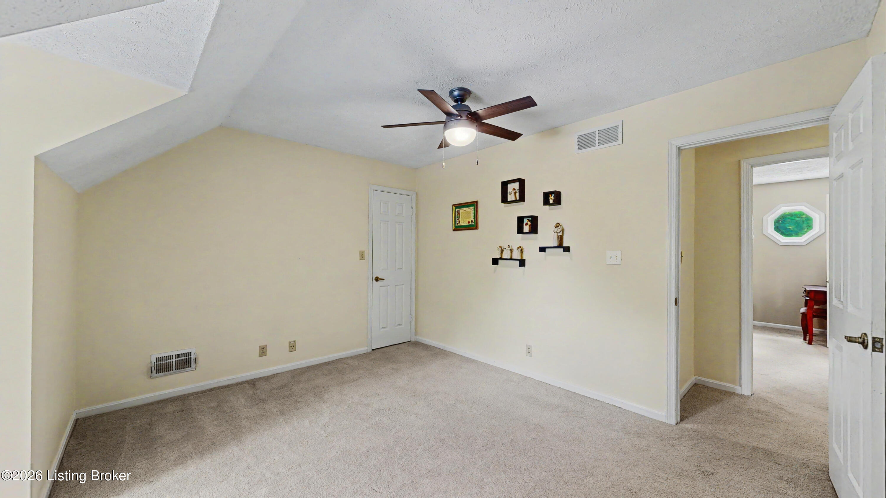 2611 Kennersley Dr
