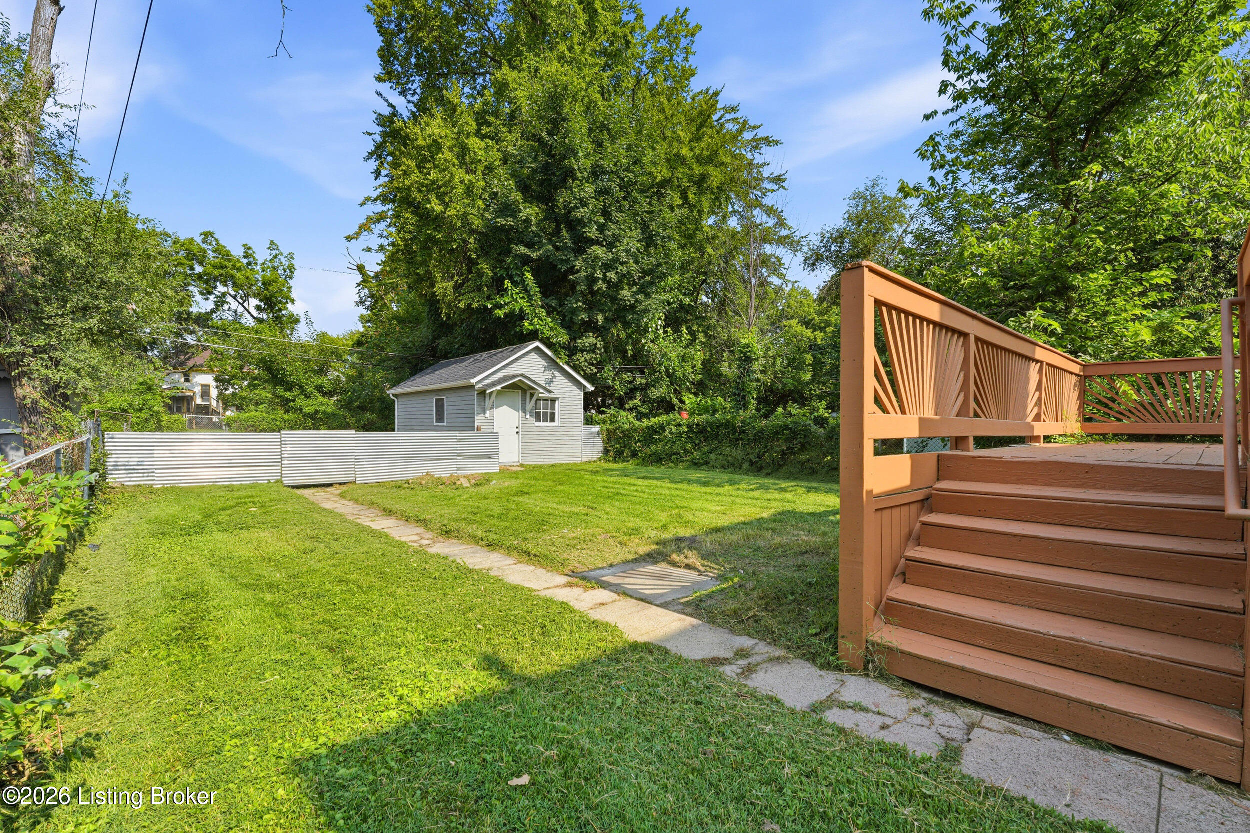 684 S 38th St