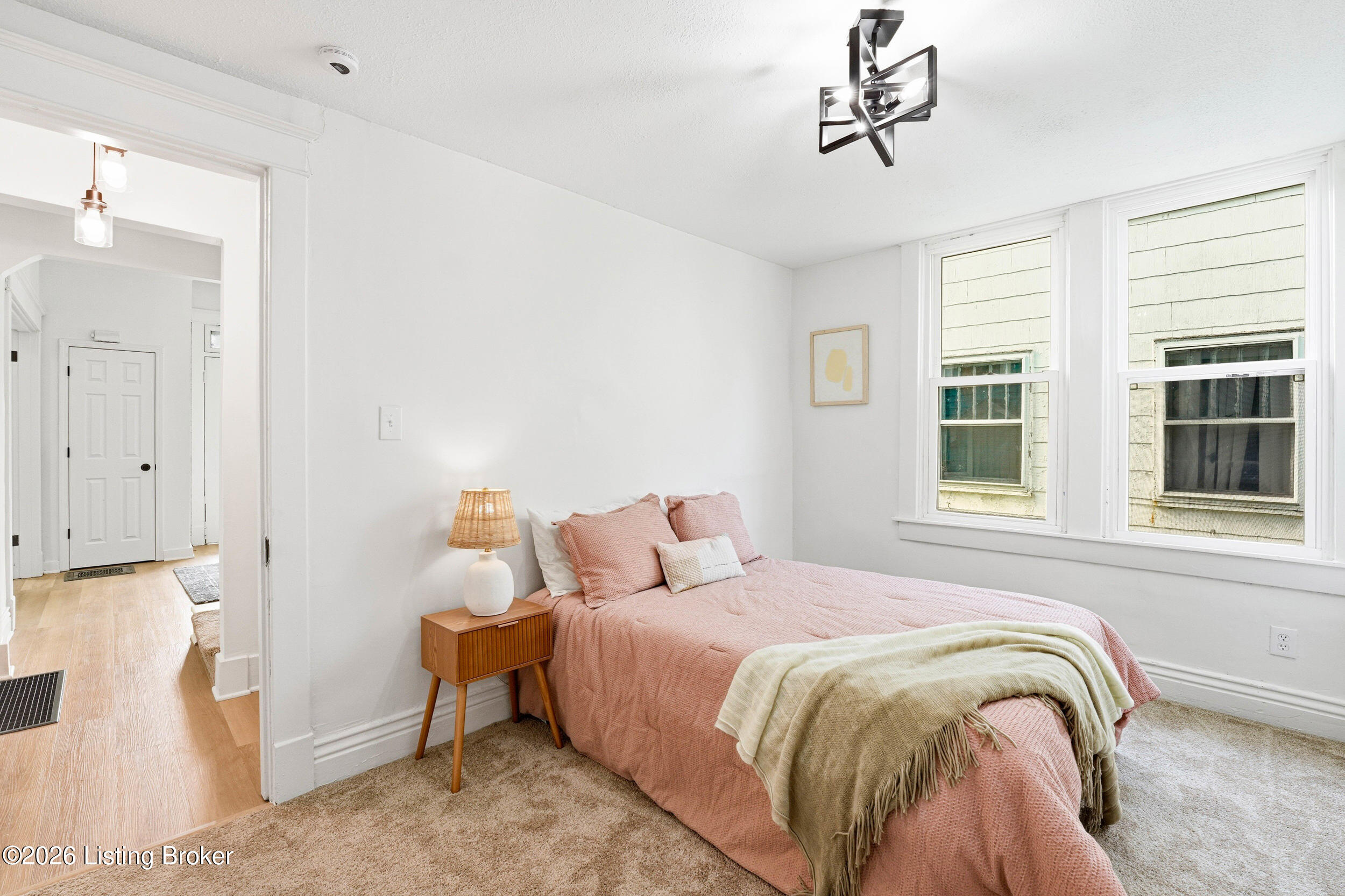 684 S 38th St