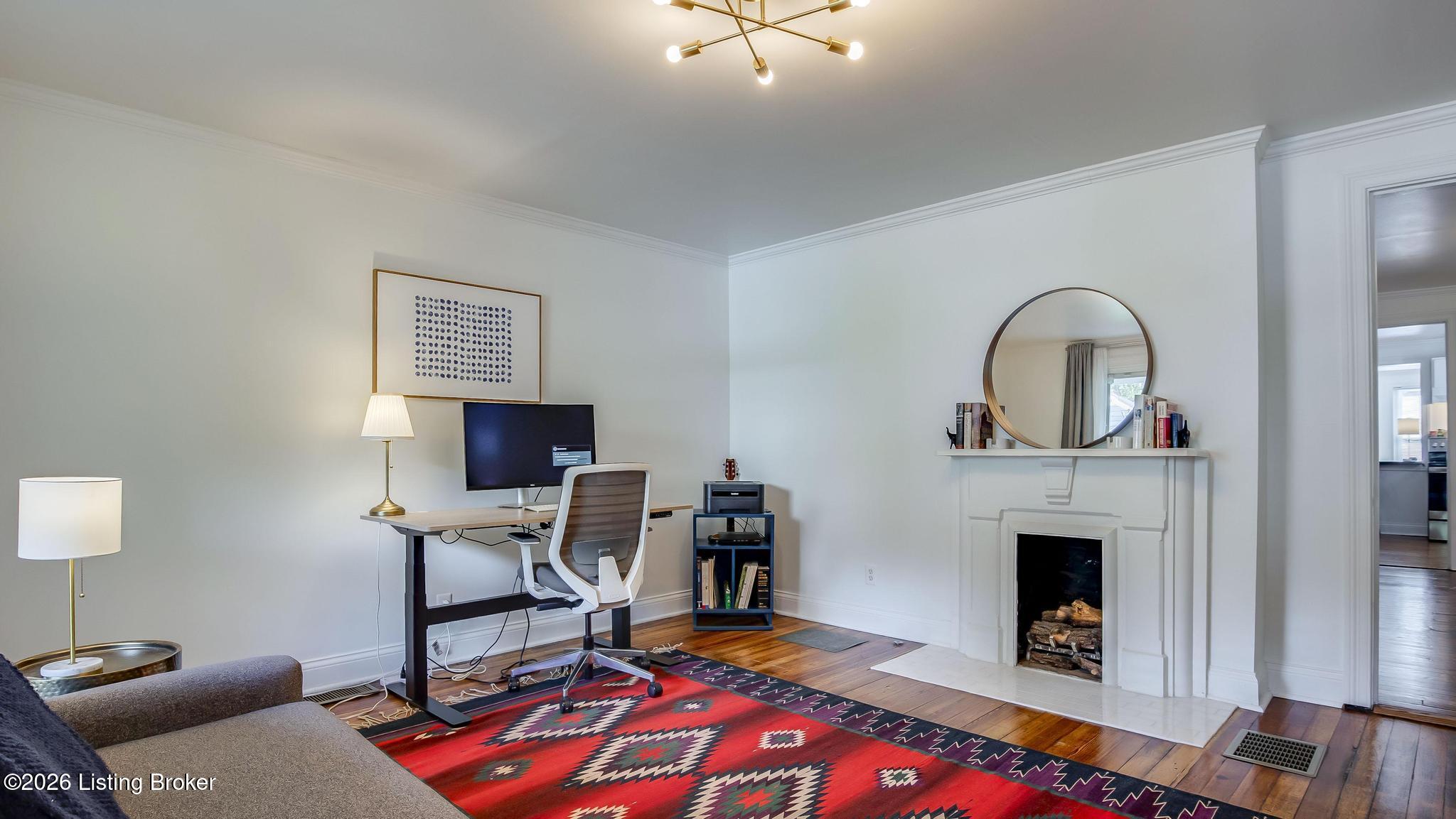 228 Saunders Ave