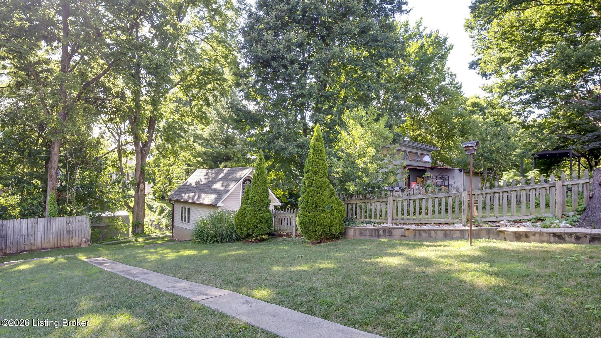 228 Saunders Ave