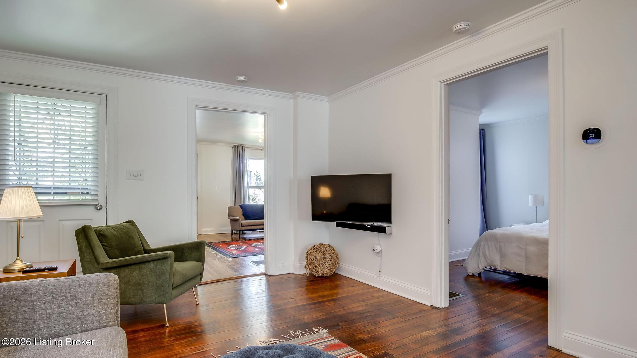 228 Saunders Ave
