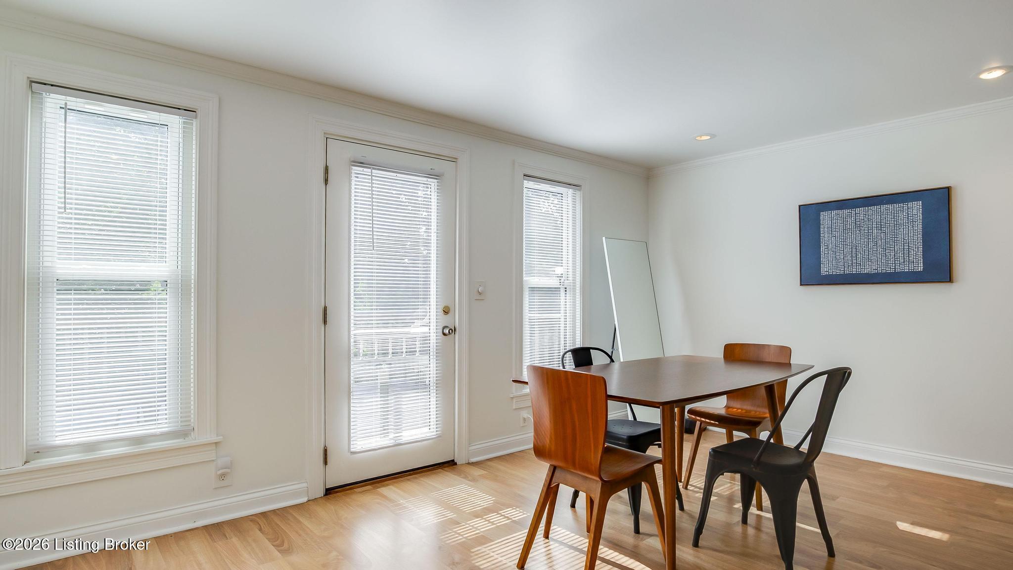 228 Saunders Ave