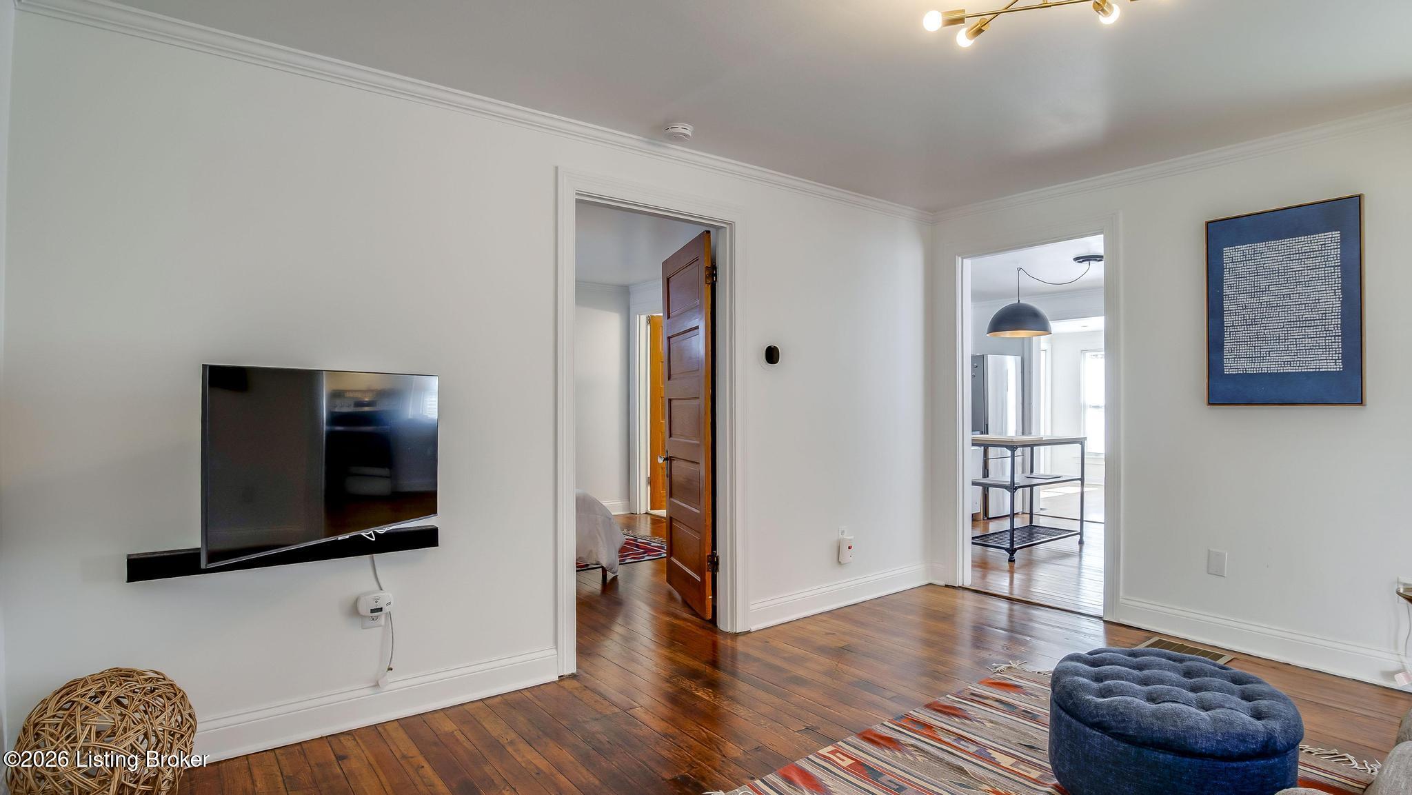 228 Saunders Ave