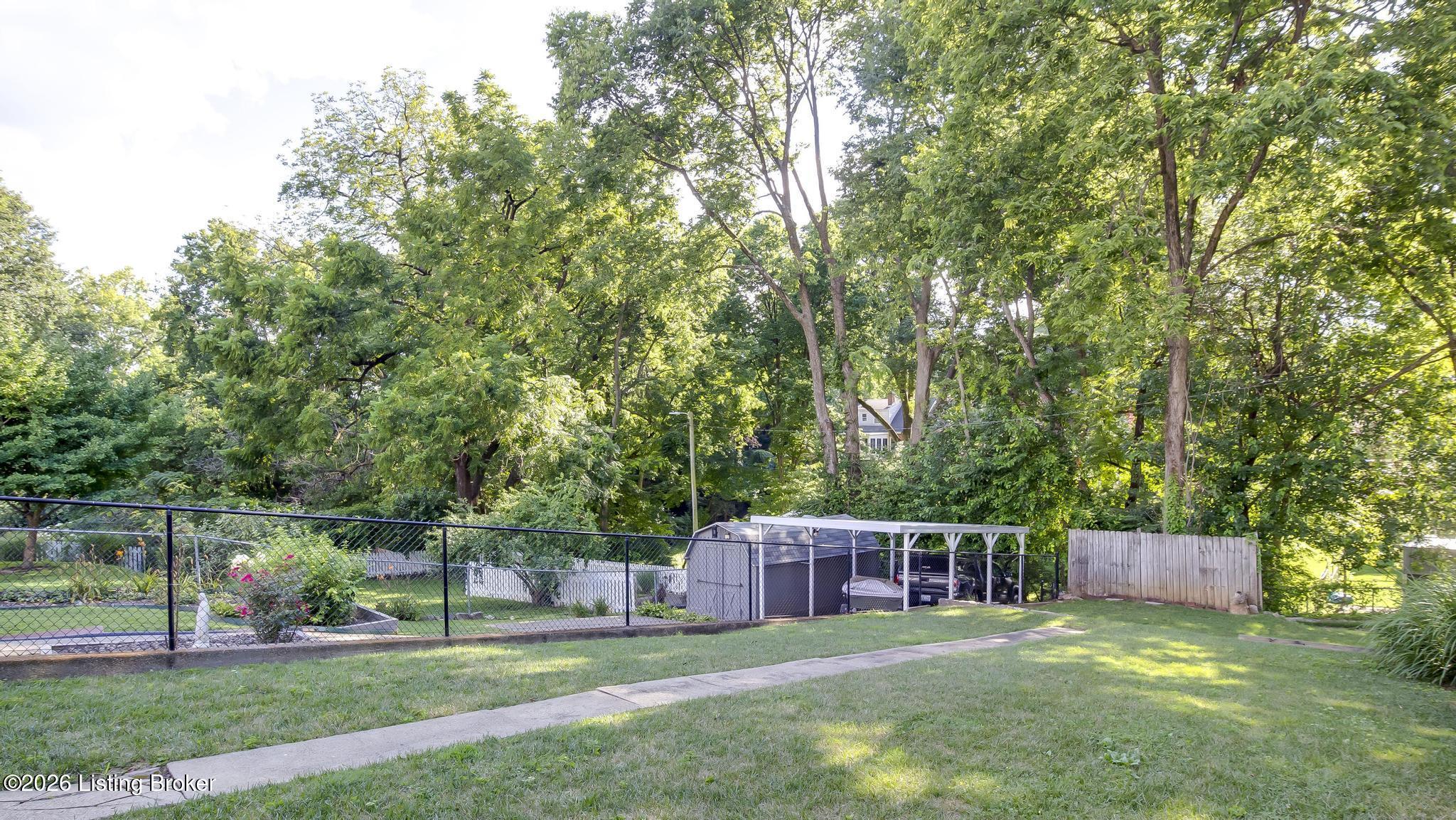228 Saunders Ave