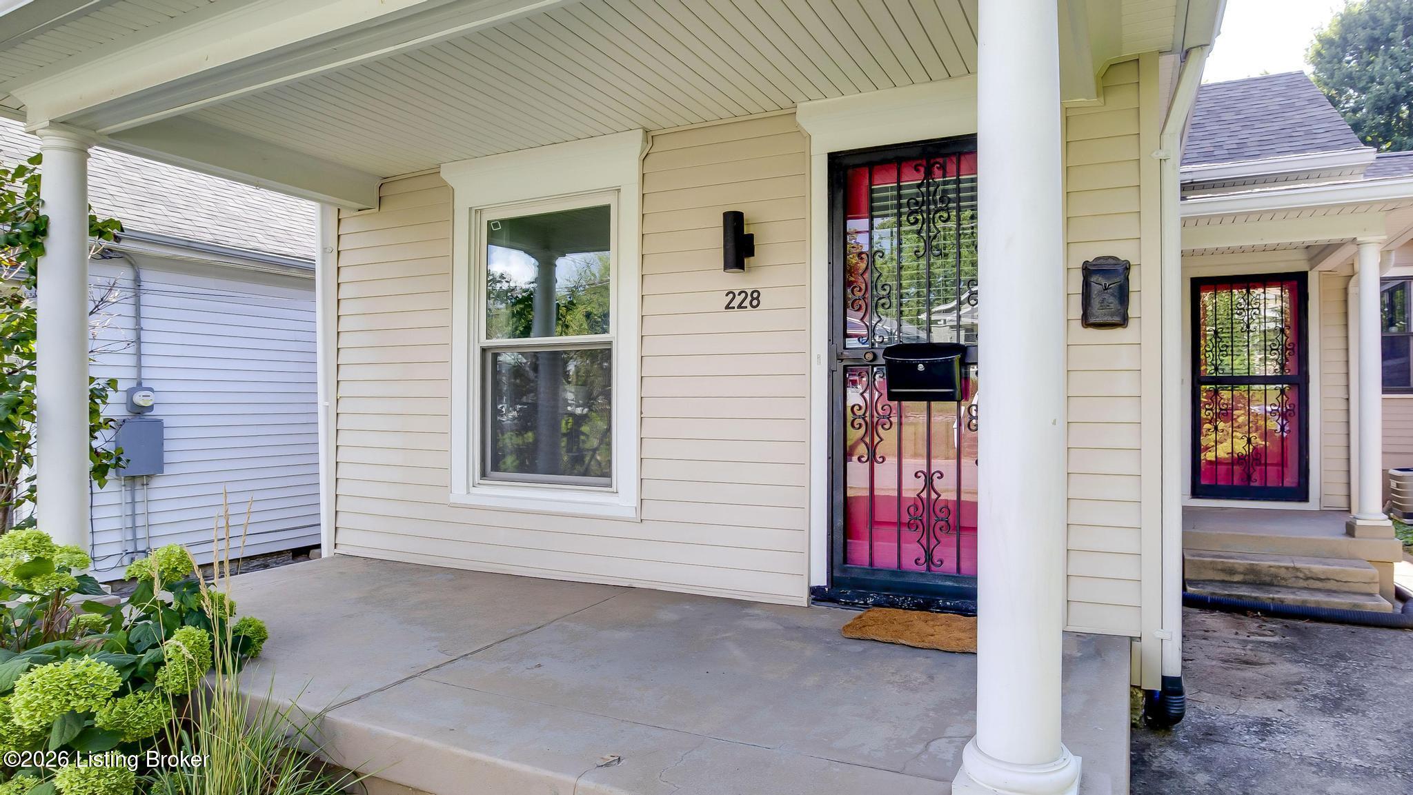 228 Saunders Ave