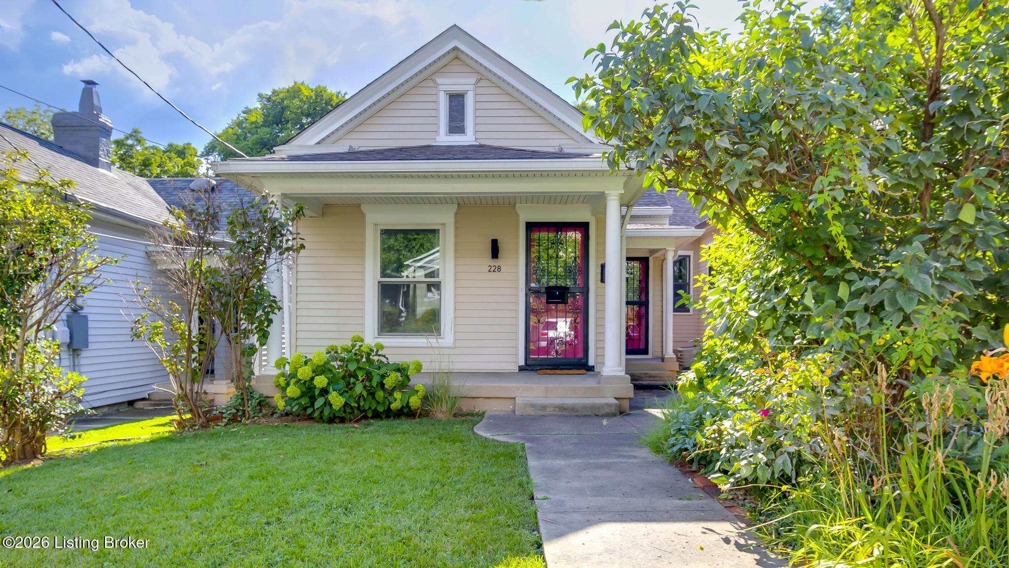 228 Saunders Ave
