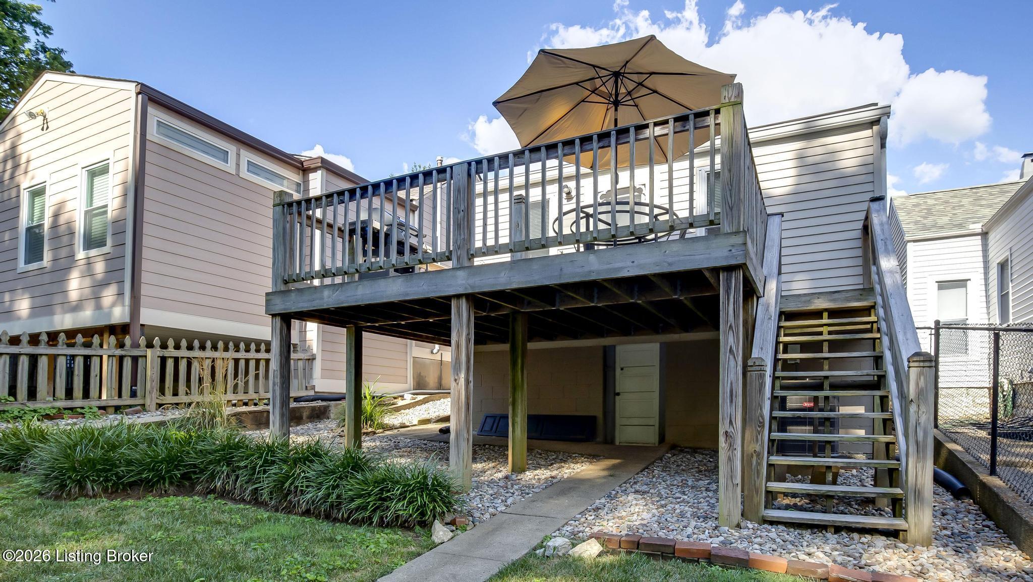 228 Saunders Ave