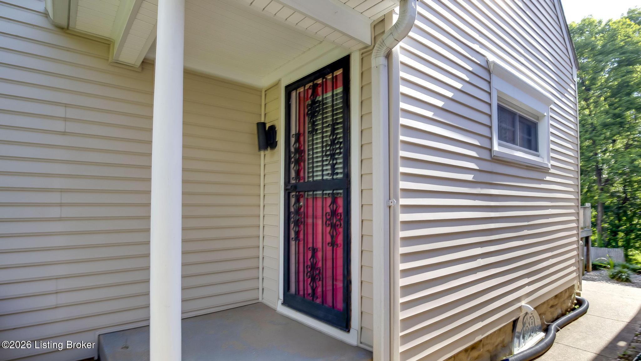 228 Saunders Ave