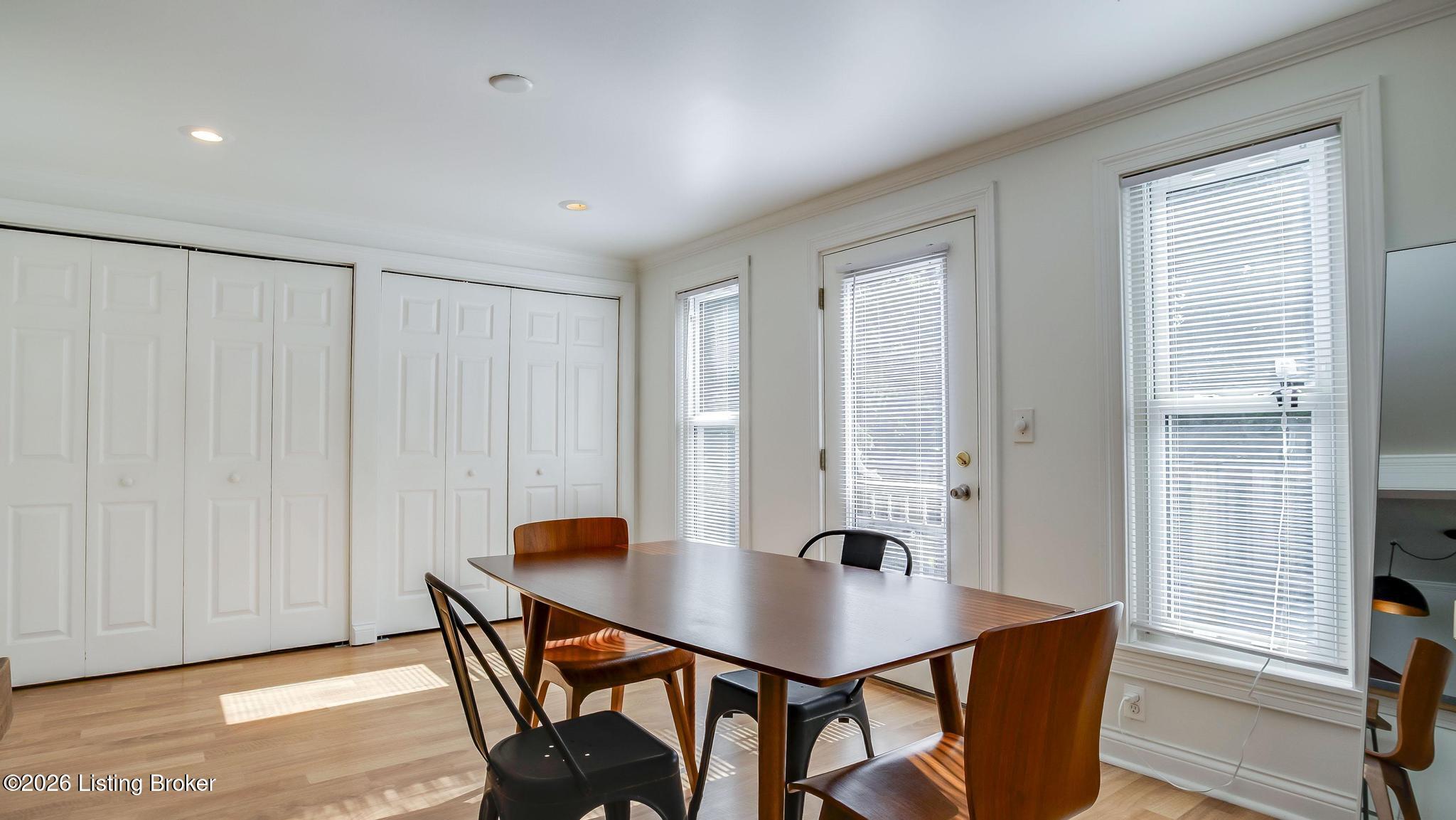 228 Saunders Ave