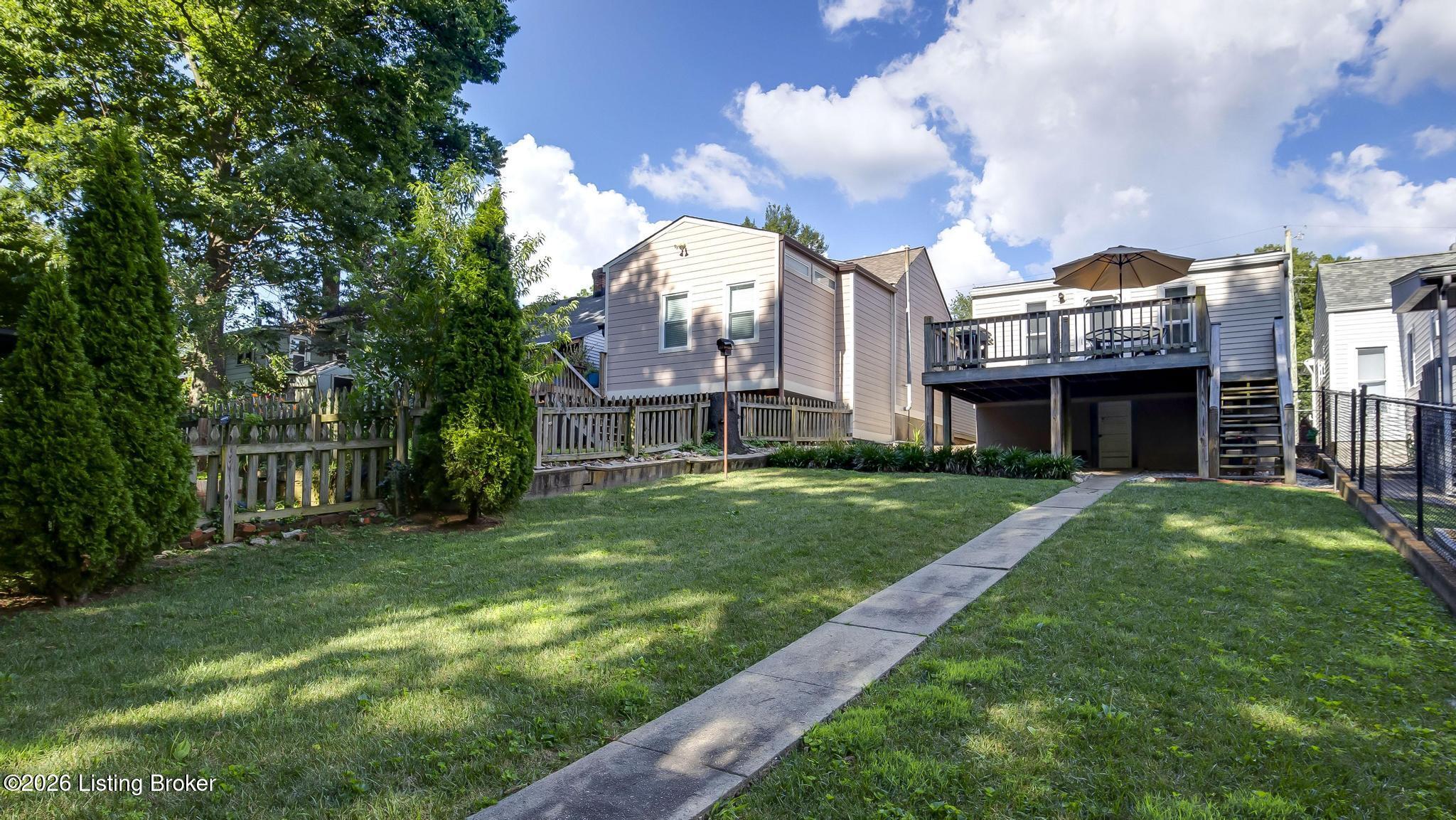 228 Saunders Ave